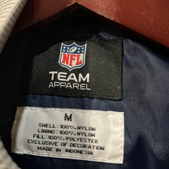 New England Patriots bomber-style jacket.  Men’s Medium. - Picture 9 of 9